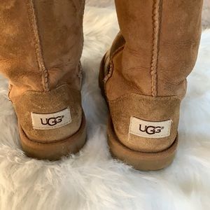 Kids Tall Ugg Boots Size 3 in Camel